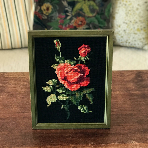 Canevas vintage d'une rose rouge sur fond noir par Hello Broc brocante en ligne