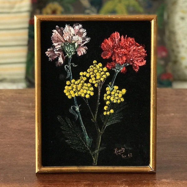 Peinture bouquet de fleurs multicolore sur velours noir encadrement bois doré 1968 23 x 17 cm par Hello Broc brocante en ligne