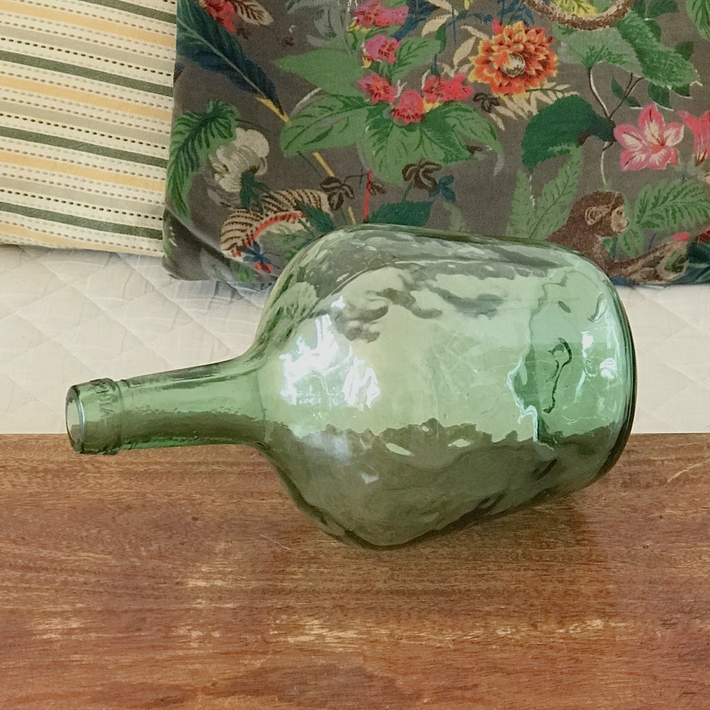 Bouteille décorative en verre moulé vert de 2 litres par Hello Broc brocante en ligne