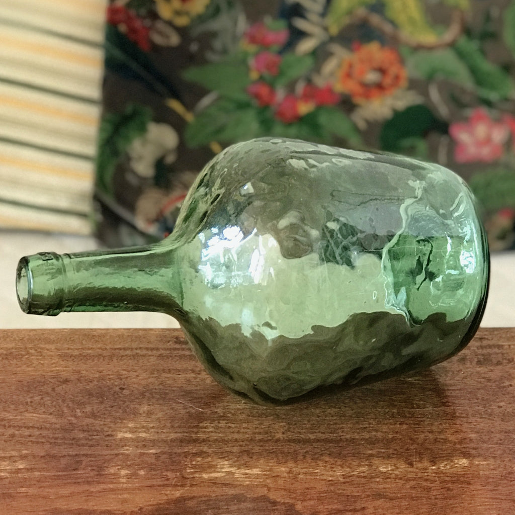 Bouteille décorative en verre moulé vert de 2 litres par Hello Broc brocante en ligne