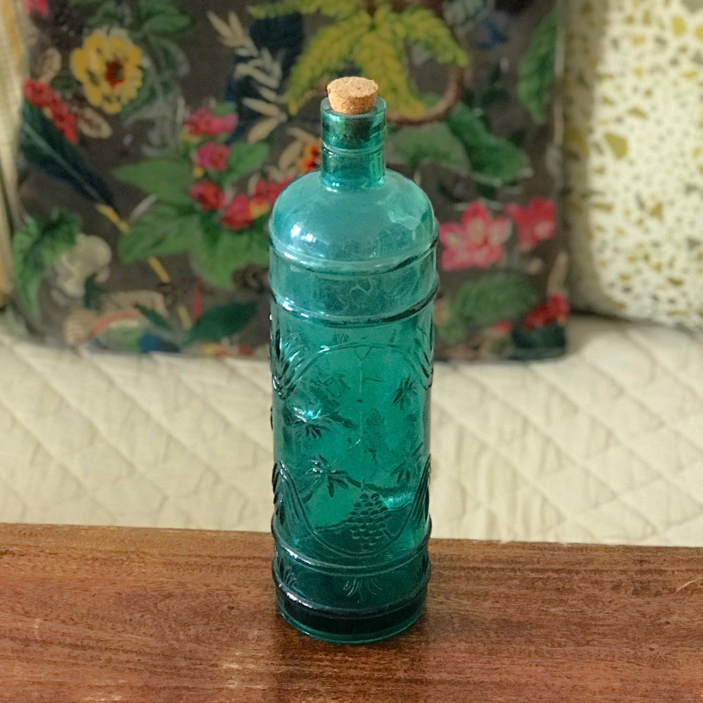Bouteille vintage bleue droite col court en verre moulé contenance de   litre par Hello Broc brocante en ligne