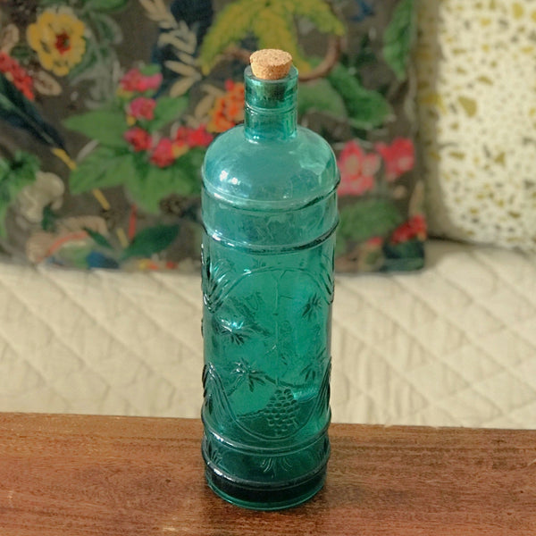 Bouteille vintage bleue droite col court en verre moulé contenance de   litre par Hello Broc brocante en ligne