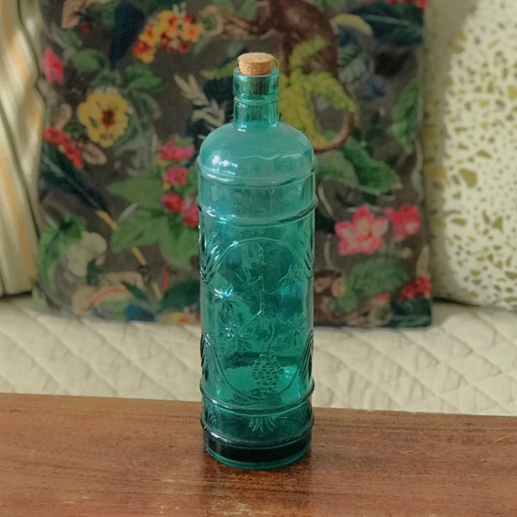 Bouteille vintage bleue droite col court en verre moulé contenance de   litre par Hello Broc brocante en ligne