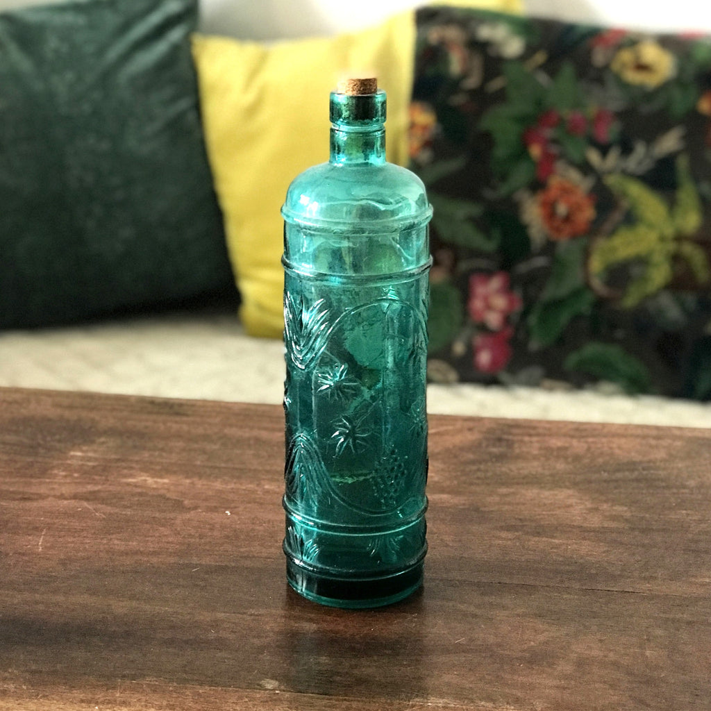 Bouteille vintage bleue droite col court en verre moulé contenance de   litre par Hello Broc brocante en ligne