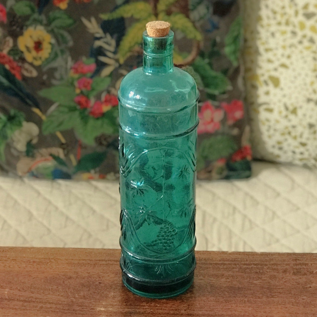 Bouteille vintage bleue droite col court en verre moulé contenance de   litre par Hello Broc brocante en ligne
