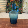 Petite bouteille vintage décorative en verre soufflé bleu avec anse par Hello Broc brocante en ligne
