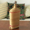 Grande bouteille décorative de 2,5 litres dans son écrin en rotin tressé Lourdes par Hello Broc brocante en ligne