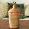 Grande bouteille décorative de 2,5 litres dans son écrin en rotin tressé Lourdes par Hello Broc brocante en ligne