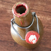 Petite bouteille vintage en grès marron avec bouchon en porcelaine contenance de 550 ml par Hello Broc brocante en ligne