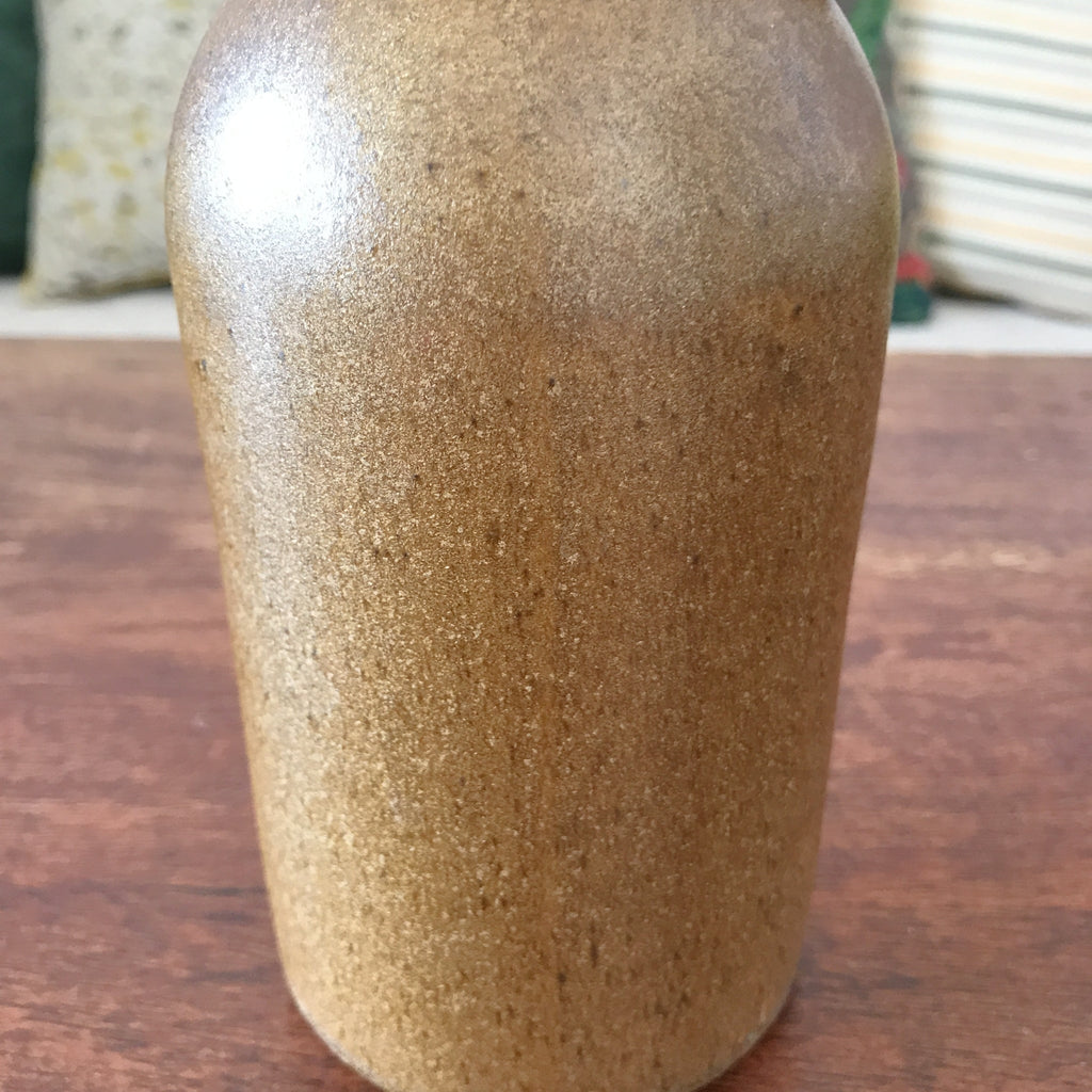 Petite bouteille vintage en grès marron avec bouchon en porcelaine contenance de 550 ml par Hello Broc brocante en ligne