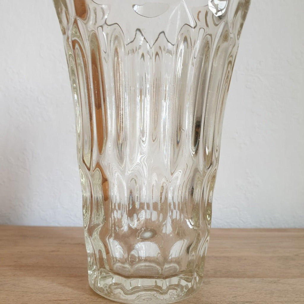 Vase cornet en verre moulé années 50 - Hello Broc