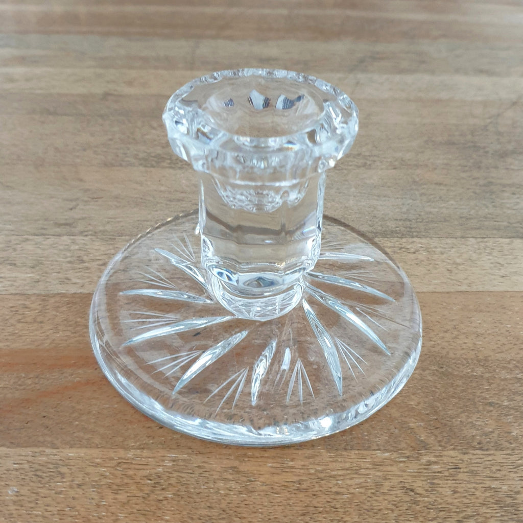 Paire de bougeoirs vintage en cristal de Bohème moulé et creusé par Hello Broc brocante en ligne