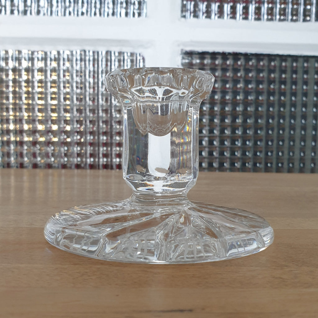 Paire de bougeoirs vintage en cristal de Bohème moulé et creusé par Hello Broc brocante en ligne