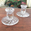 Paire de bougeoirs vintage en cristal de Bohème moulé et creusé par Hello Broc brocante en ligne