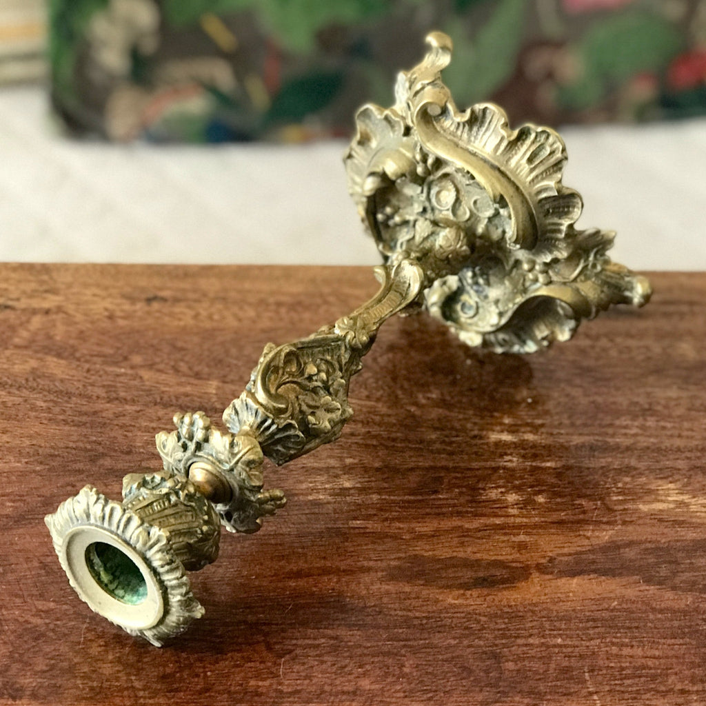 Bougeoir flambeau d'époque en bronze Napoléon III style Rocaille Circa 1870 par Hello Broc brocante en ligne