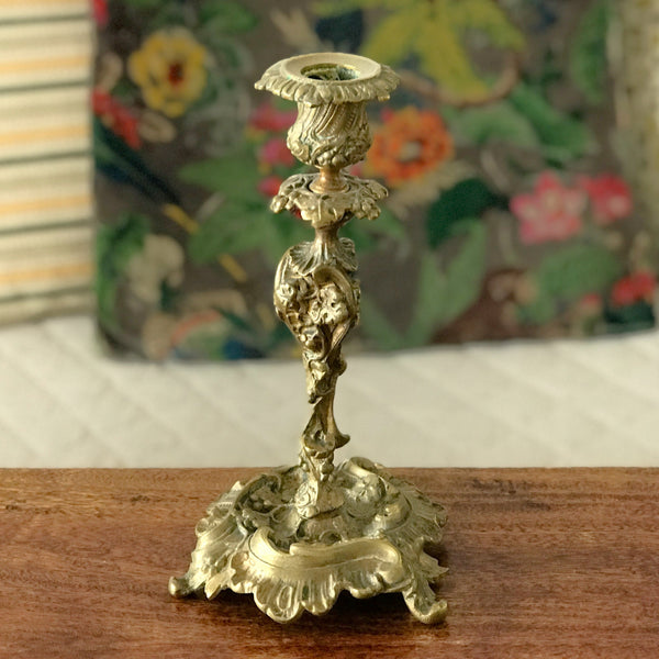 Bougeoir flambeau d'époque en bronze Napoléon III style Rocaille Circa 1870 par Hello Broc brocante en ligne