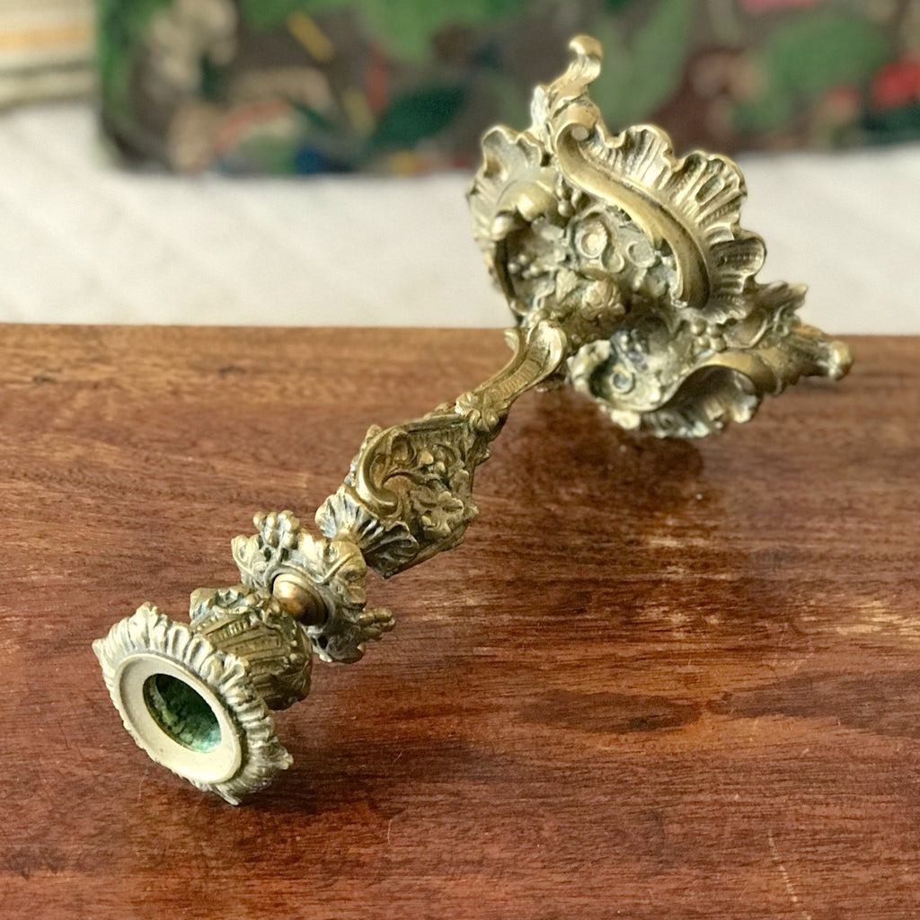 Bougeoir flambeau d'époque en bronze Napoléon III style Rocaille Circa 1870 par Hello Broc brocante en ligne