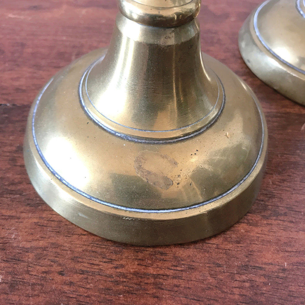 Charmante paire de bougeoirs en laiton doré début XXème siècle par Hello Broc brocante en ligne