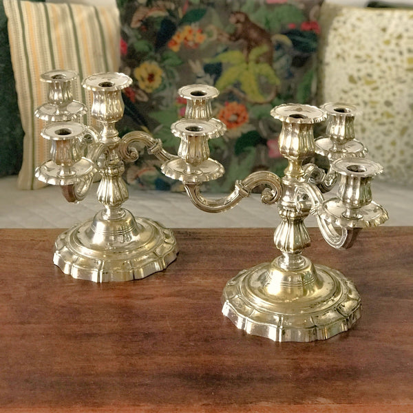 Paire de bougeoirs à 4 feux et 3 branches en métal argenté par Hello Broc brocante en ligne