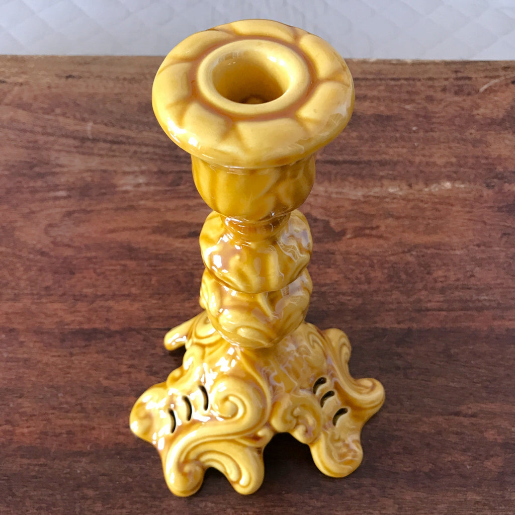 Grand bougeoir vintage en céramique jaune de St Clément hauteur de 24 cm par Hello Broc brocante en ligne