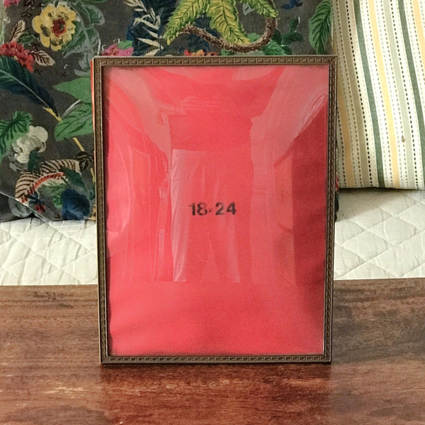 Cadre photo rectangulaire contour laiton verre bombé par Hello Broc brocante en ligne