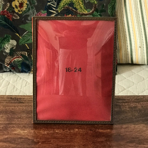 Cadre photo rectangulaire contour laiton verre bombé par Hello Broc brocante en ligne