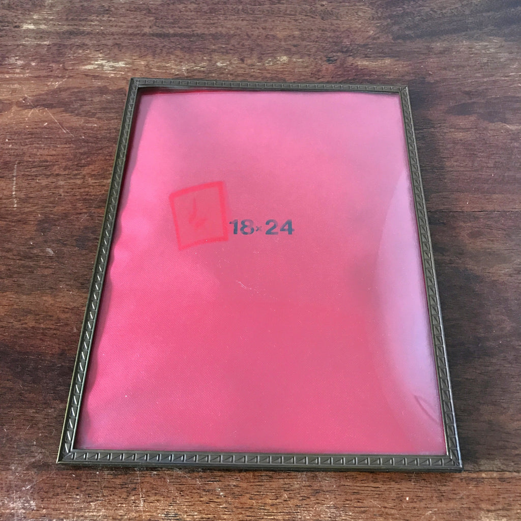 Cadre photo rectangulaire contour laiton verre bombé par Hello Broc brocante en ligne