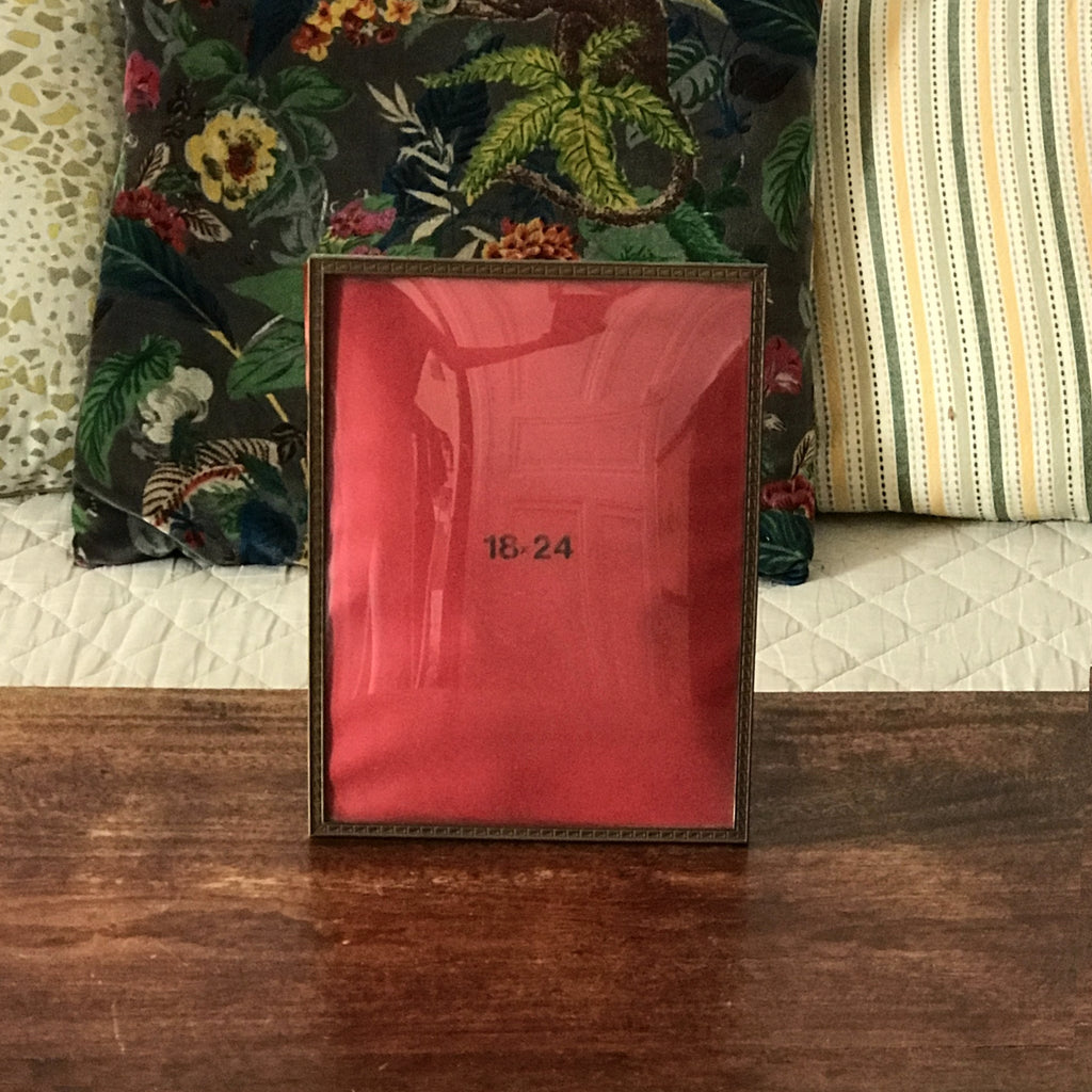Cadre photo rectangulaire contour laiton verre bombé par Hello Broc brocante en ligne
