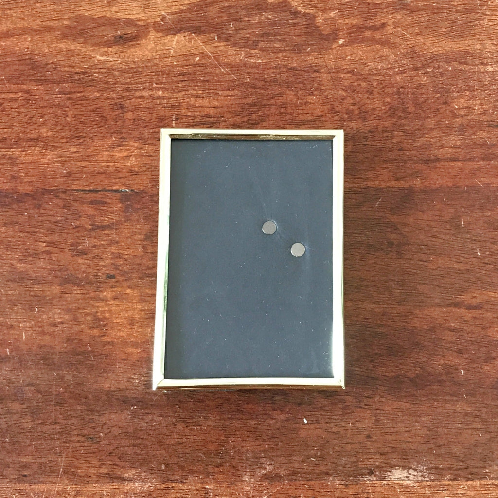 Petit cadre photo encadrement simple en laiton 13 x 9 cm par Hello Broc brocante en ligne