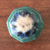 Boîte octogonale en céramique émaillée verte et bleue signée Alpho par Hello Broc brocante en ligne