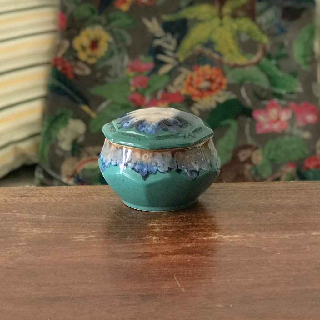 Boîte octogonale en céramique émaillée verte et bleue signée Alpho par Hello Broc brocante en ligne