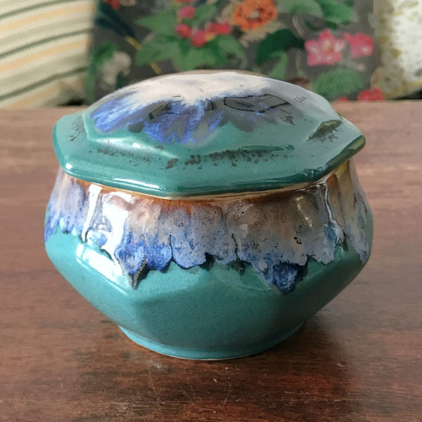 Boîte octogonale en céramique émaillée verte et bleue signée Alpho par Hello Broc brocante en ligne