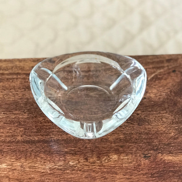 Cendrier en verre moulé triangulaire Reims France petit 9,5 cm par Hello Broc brocante en ligne