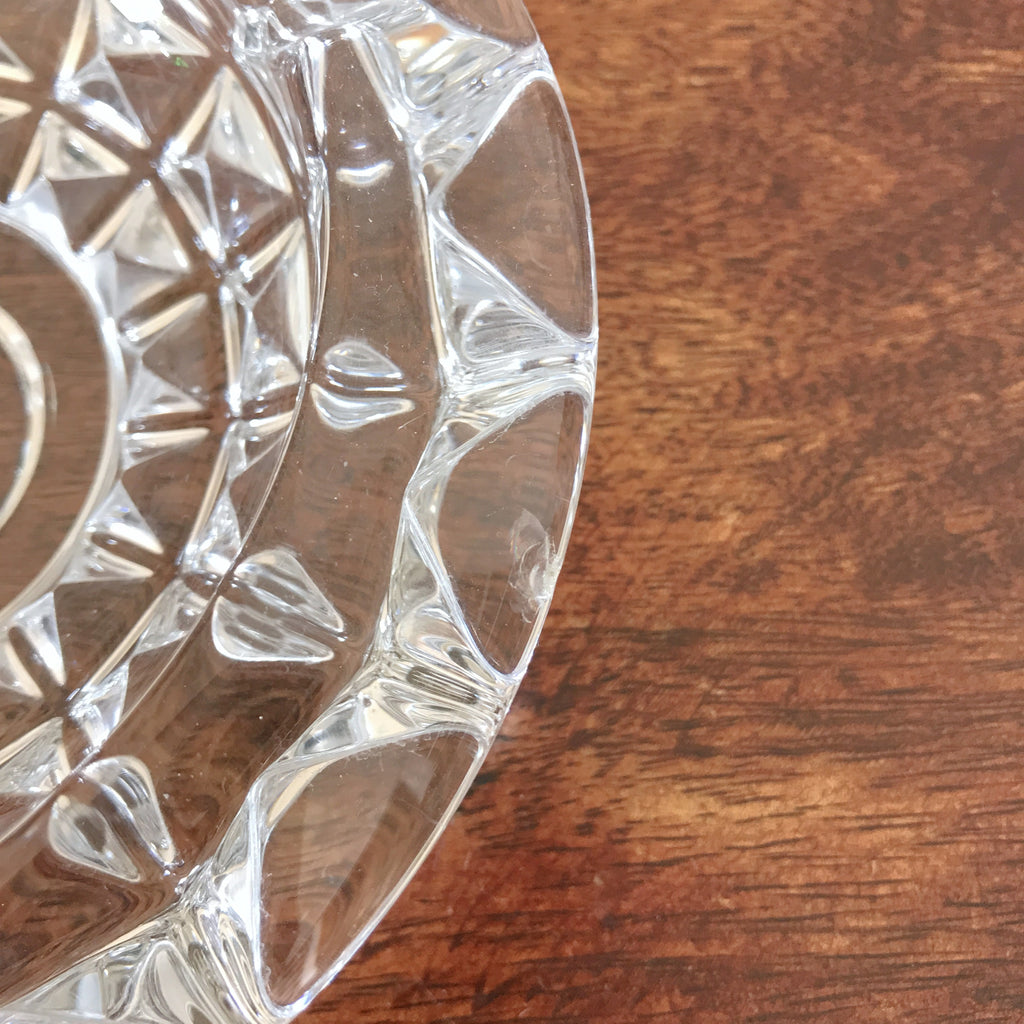 Elégant et grand cendrier rond en cristal moulé par Hello Broc brocante en ligne