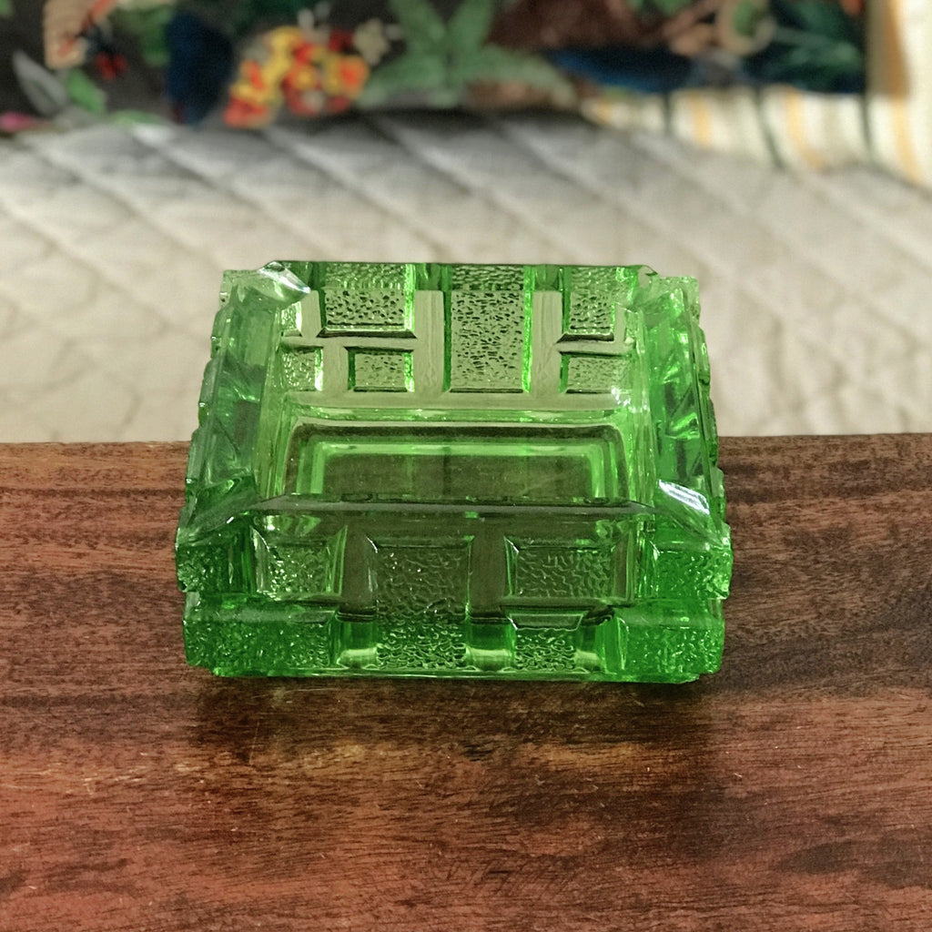 Grand cendrier carré en verre moulé vert - Hello Broc