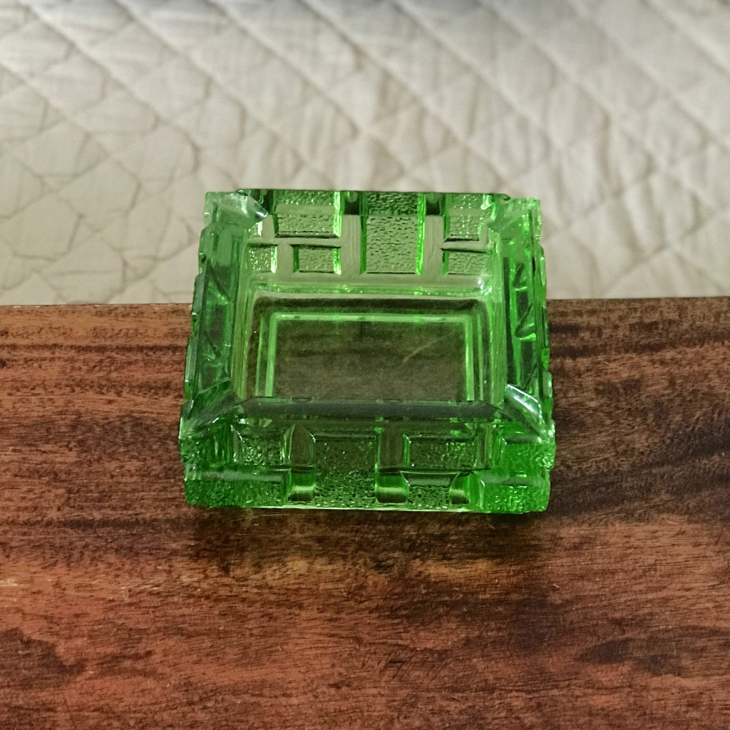 Grand cendrier carré en verre moulé vert - Hello Broc