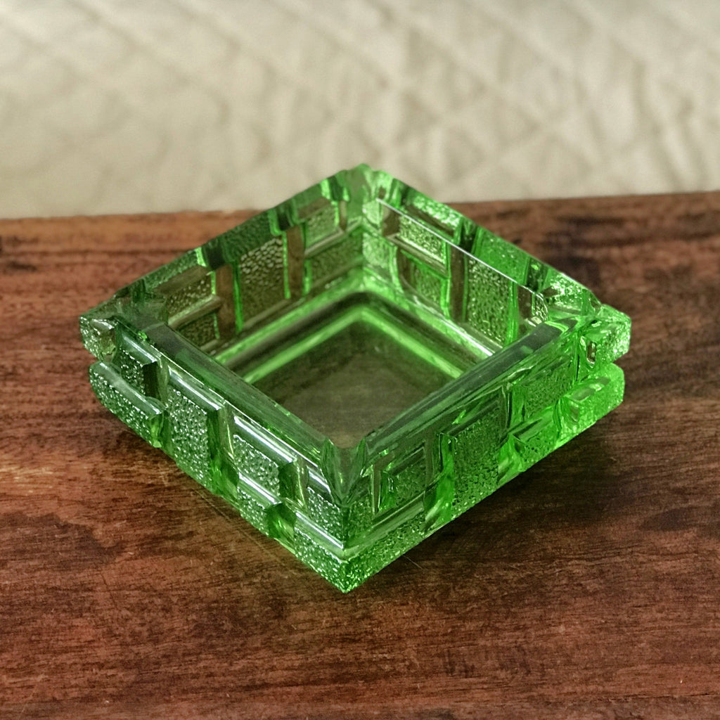 Grand cendrier carré en verre moulé vert - Hello Broc