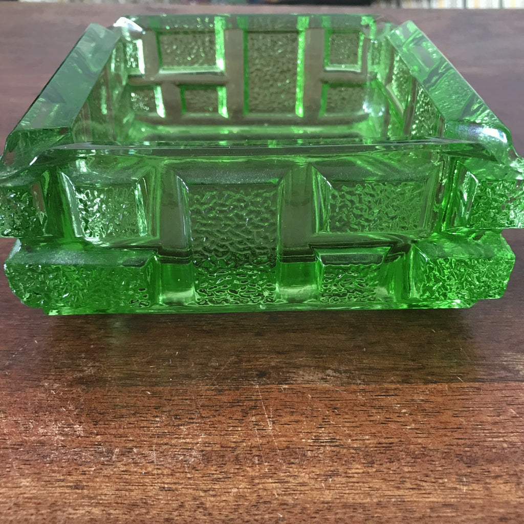 Grand cendrier carré en verre moulé vert - Hello Broc