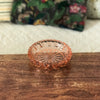 Cendrier rond en verre moulé rose diamètre 14,5 cm par Hello Broc brocante en ligne