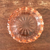 Cendrier rond vintage en verre moulé rose années 50 diamètre 14,5 cm par Hello Broc brocante en ligne