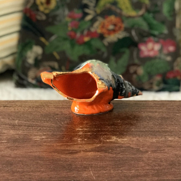 Cendrier vintage en céramique orange en forme de coquillage par Hello Broc brocante en ligne