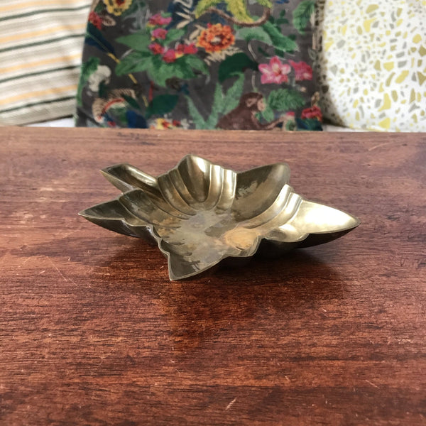 Cendrier feuille érable ou vigne en bronze doré par Hello Broc brocante en ligne