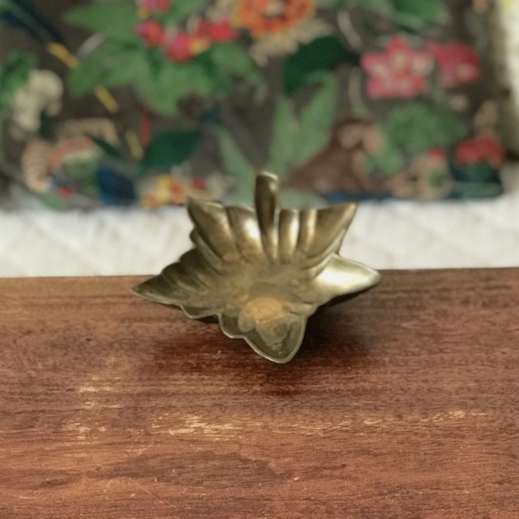 Cendrier feuille érable ou vigne en bronze doré par Hello Broc brocante en ligne