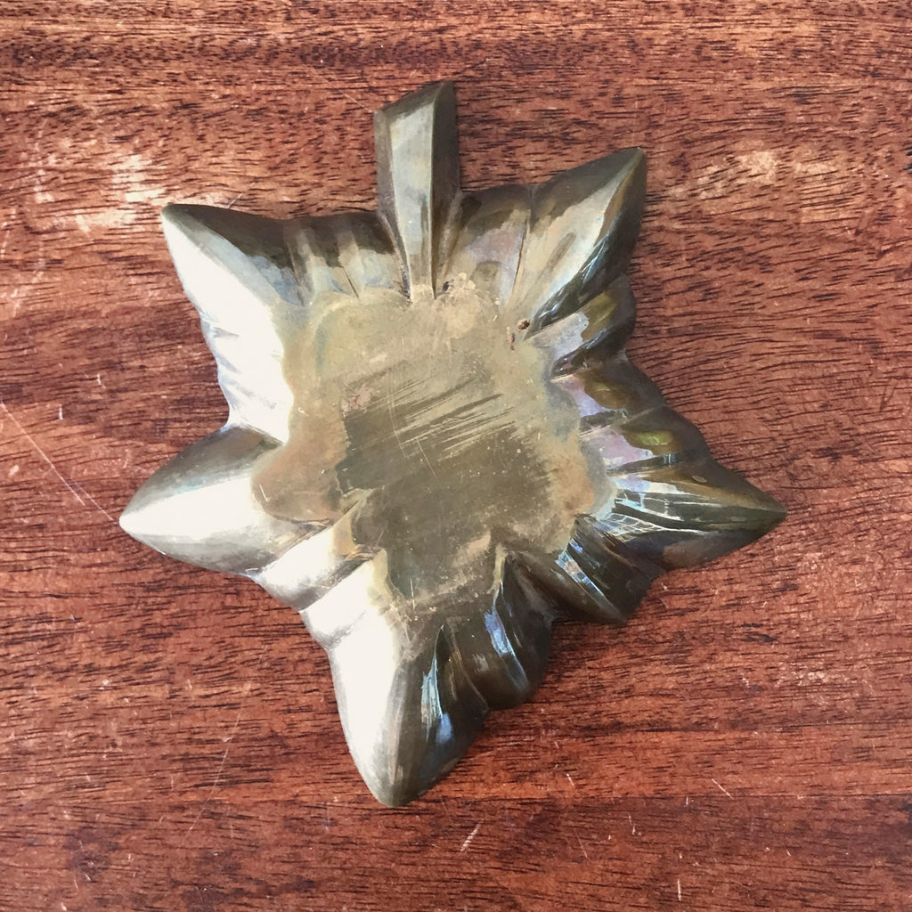 Cendrier feuille érable ou vigne en bronze doré par Hello Broc brocante en ligne