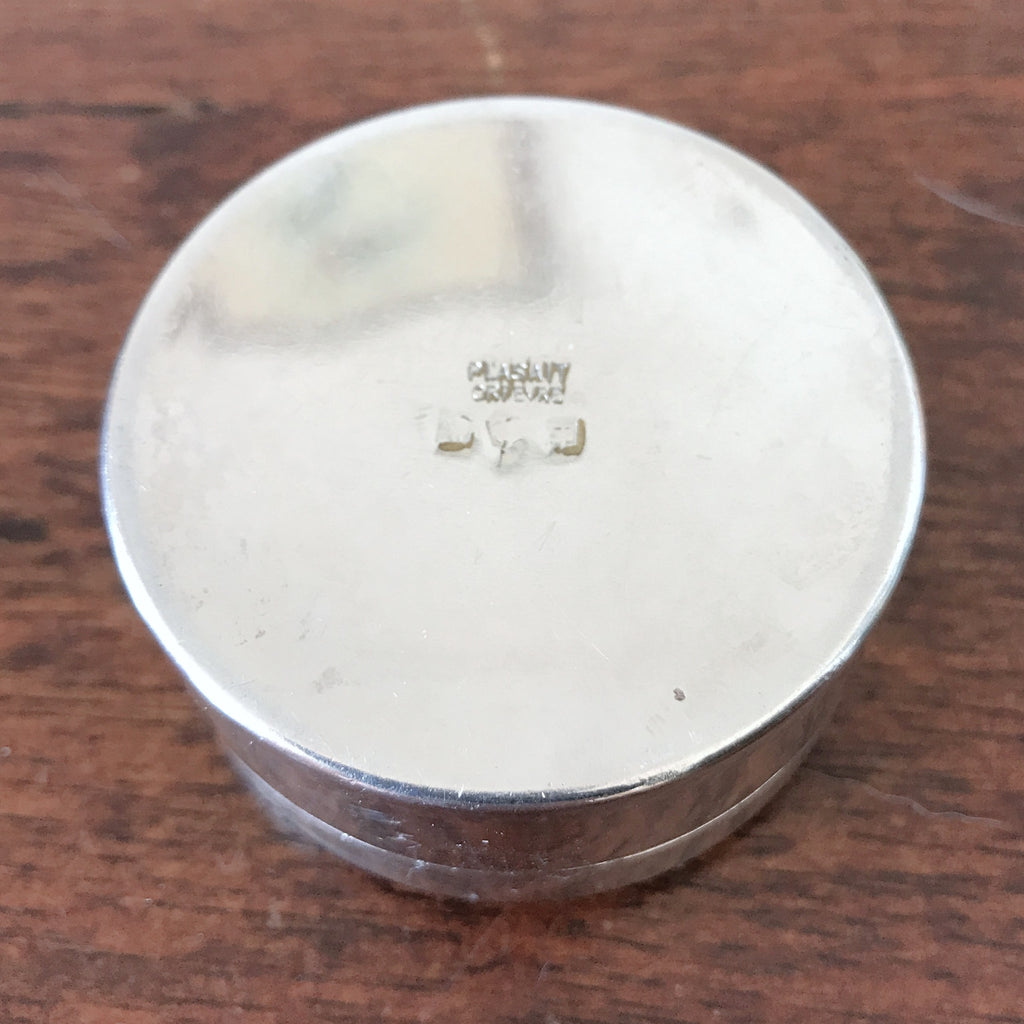 Petite boîte ronde ou pilulier en métal argenté de l'orfèvre Plasait Paris France par Hello Broc brocante en ligne