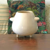 Grand cache - pot en grès blanc vintage vernissé tripode par la brocante en ligne Hello Broc