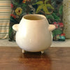 Grand cache - pot en grès blanc vintage vernissé tripode par la brocante en ligne Hello Broc