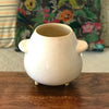 Grand cache - pot en grès blanc vintage vernissé tripode par la brocante en ligne Hello Broc
