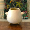 Grand cache - pot en grès blanc vintage vernissé tripode par la brocante en ligne Hello Broc