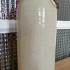 Bouteille bouillote ancienne en grès vernissé écru par Hello Broc brocante en ligne